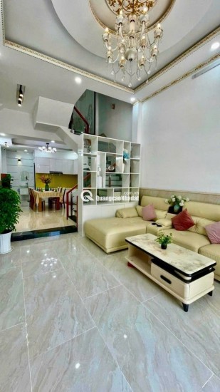 Cần ra gấp căn nhà Quận 12 (cũ) gần ngay Quốc Lộ 1A, DT 50m2, hẻm ô tô, giá 8.xx tỷ TL